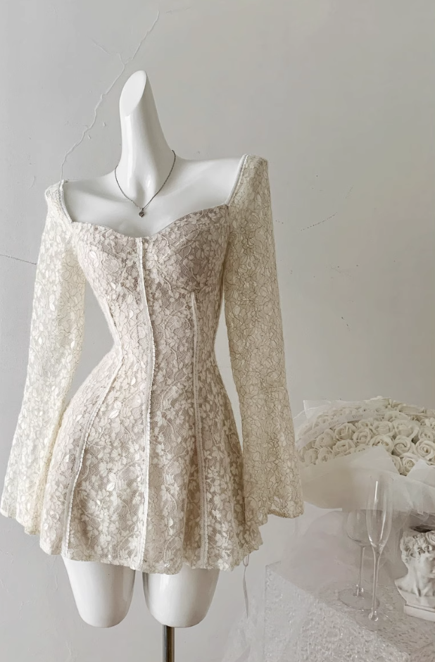 High-grade low-cut white heavy lace trumpet sleeve short long-sleeved dress R2025