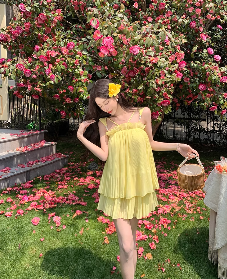 Holiday style beautiful yellow suspender top a-line skirt two-piece suit R0882