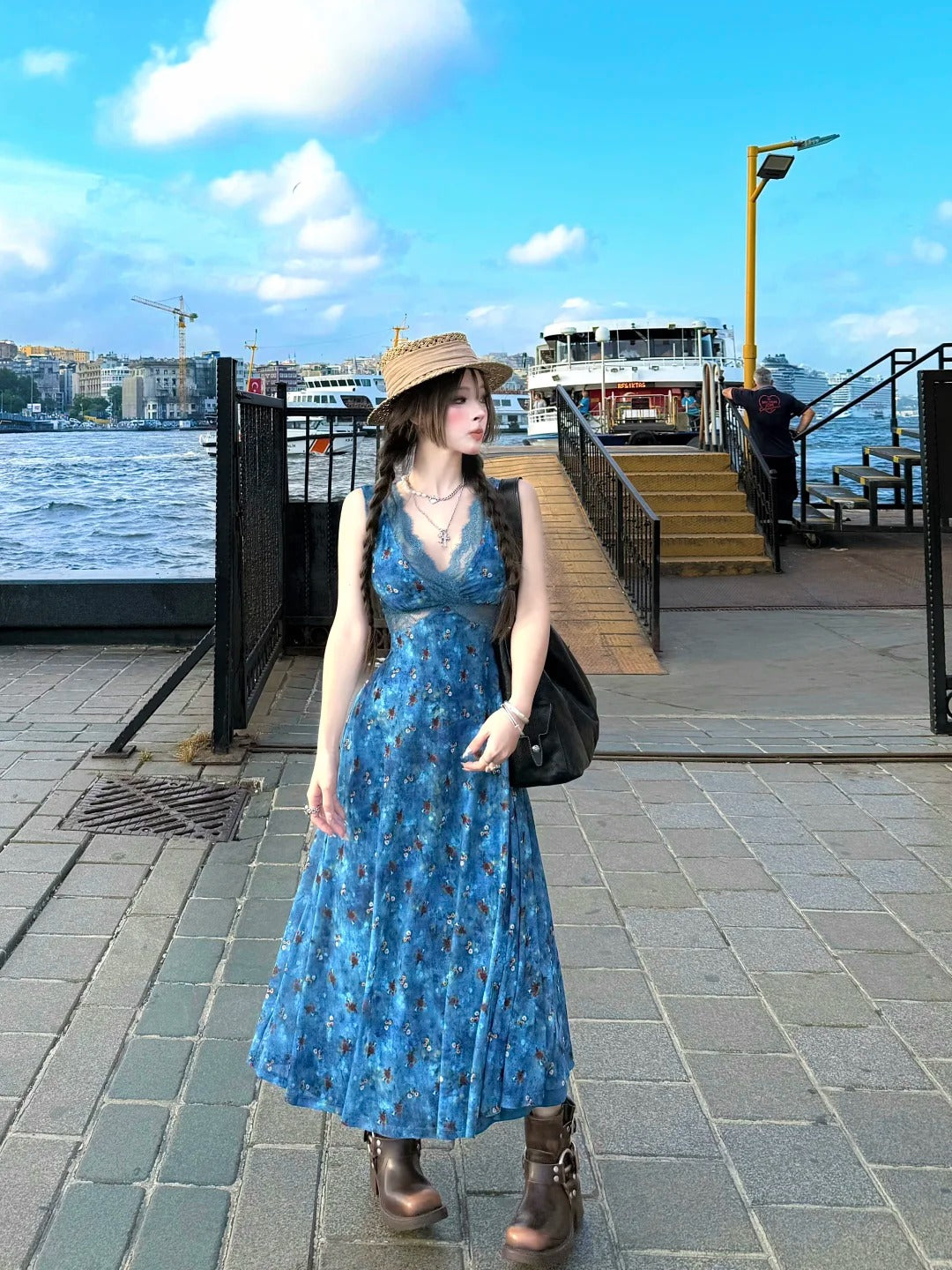 Blue floral lace V-neck fitted dress R9082