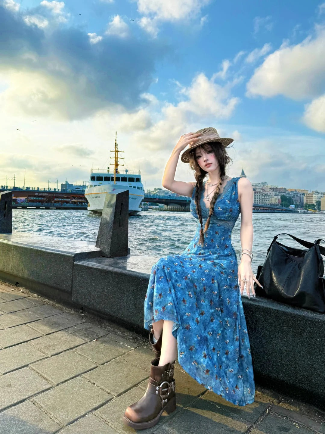 Blue floral lace V-neck fitted dress R9082
