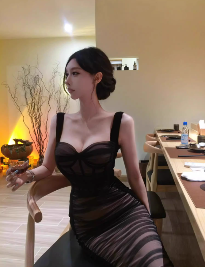 Royal sister style mesh suspender dress 2025 pleated waist hip slit skirt R1101