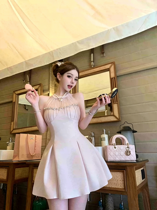 Elegant Sleeveless Crystal Halter Cocktail Dress for Women R9107