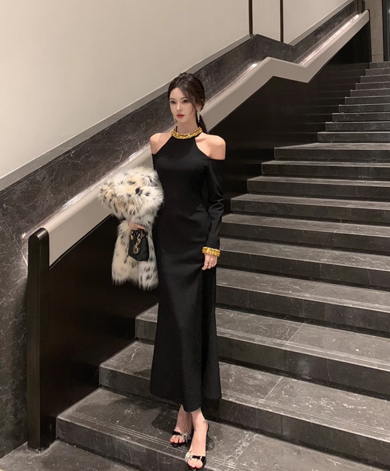 Hepburn style French black dress high-end niche temperament heavy work halter neck dress R1782