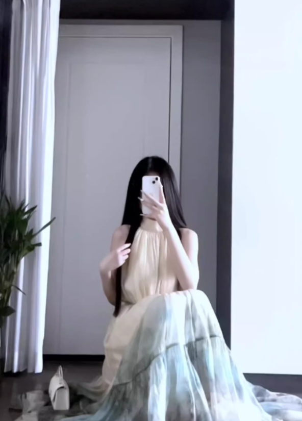 Sleeveless halter dress with beautiful temperament and waist A-line long skirt R0766