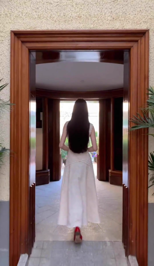 Gentle temperament lace sleeveless vest dress beautiful waist A-line long skirt R0677