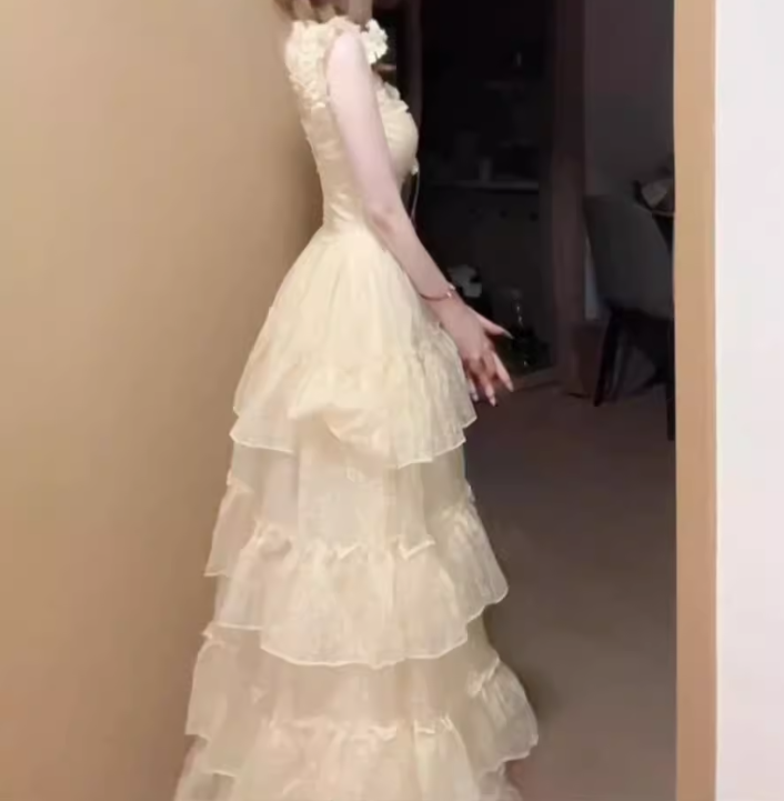 Gentle and sweet style V-neck suspender dress temperament waist beautiful skirt R0710