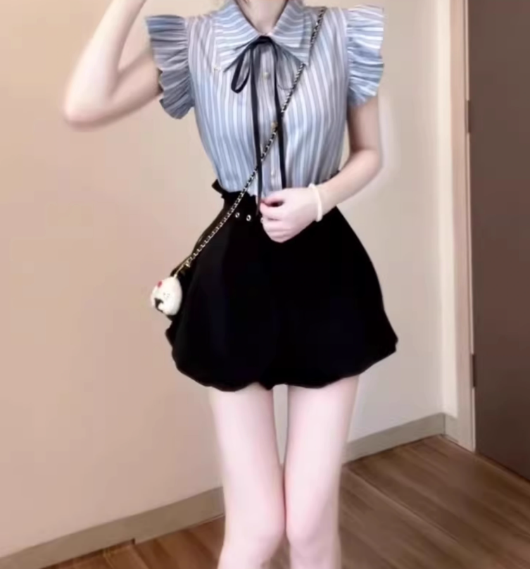 A complete set of outfits, skirt, blue striped shirt, flower bud short skirt, two-piece suit R0746