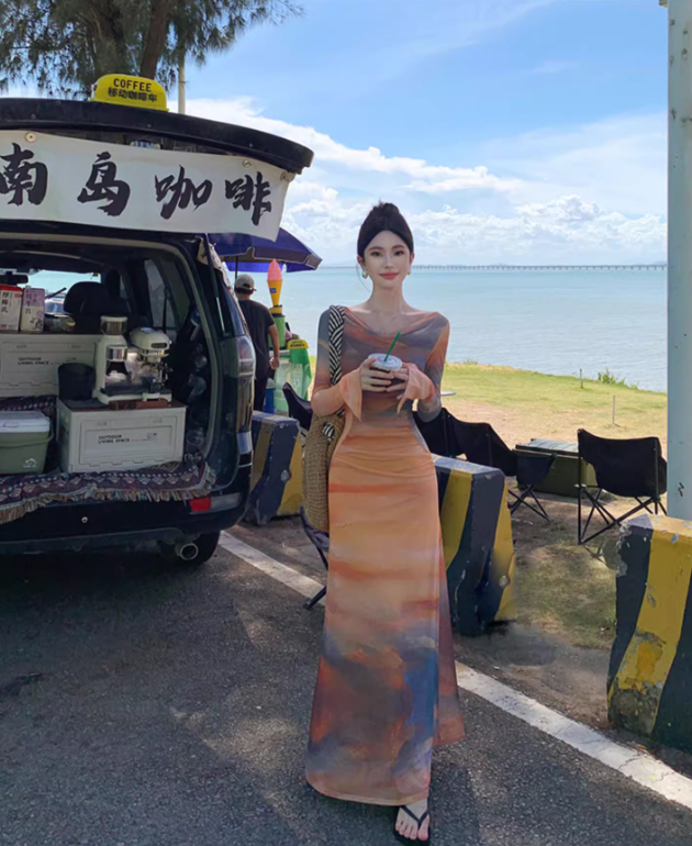 Beach dress with slim waist and elegant long sleeves, holiday style tie-dye dress R1606