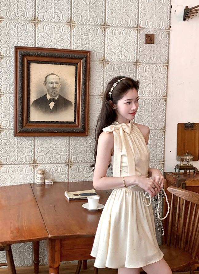 Polka dot halter neck dress summer daughter style temperament high-end off-shoulder dress R4583