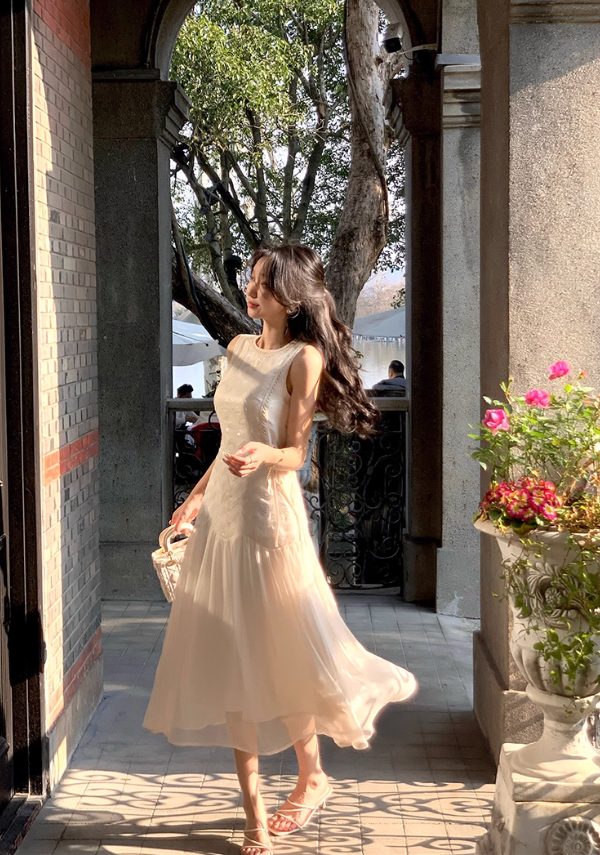 White moonlight temperament long skirt new summer style high-end waist slimming dress R4343