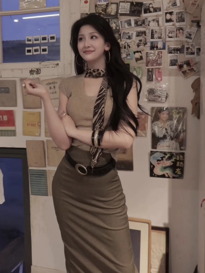 Large size French style slim fit straight shoulder top high waist skirt simple suit R1825