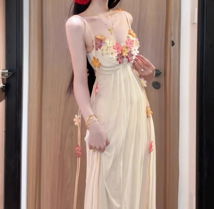 Flower V-neck suspender dress gentle temperament beautiful summer skirt R0729