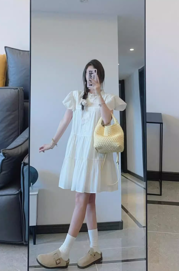 Beautiful small flying sleeve dress new style temperament sweet A-line skirt small R0769