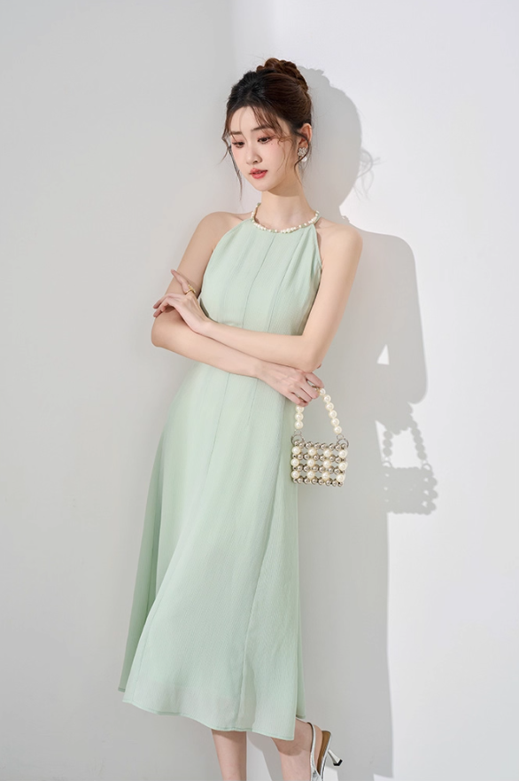 Temperament halterneck dress new summer French waist high-end mid-length skirt R4216