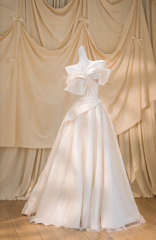 White strapless slim waist satin maxi bridal gown R5781