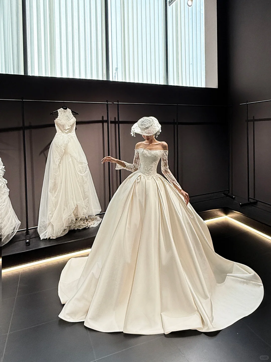 White one-shoulder lace top and tutu skirt satin bridal gown R6035