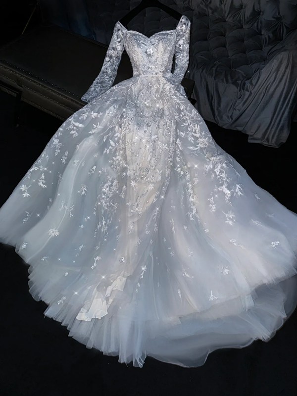 White lace square neckline fitted waist long ball gown/bridal dress R8800