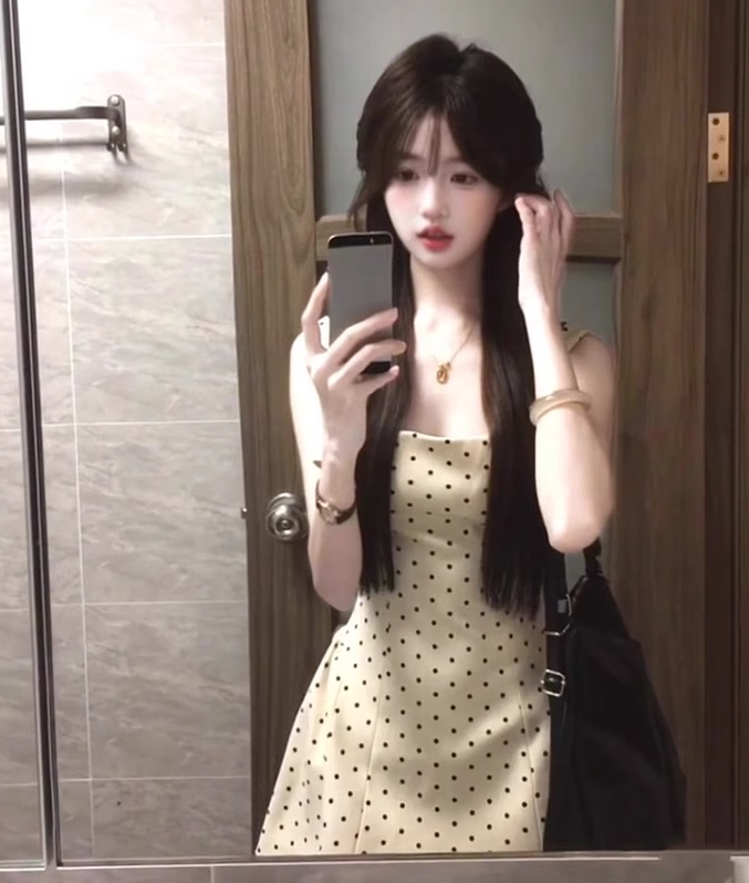 Gentle temperament polka dot suspender dress beautiful waist dress puffy skirt R0638