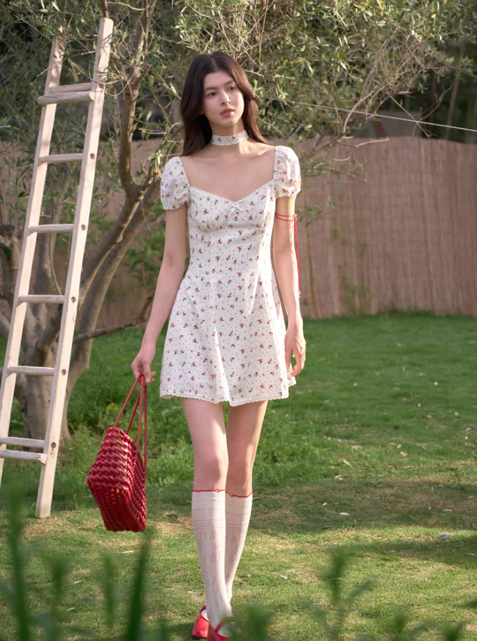 Small fresh and age-reducing floral waist dress summer playful French puff sleeve short skirt R3339