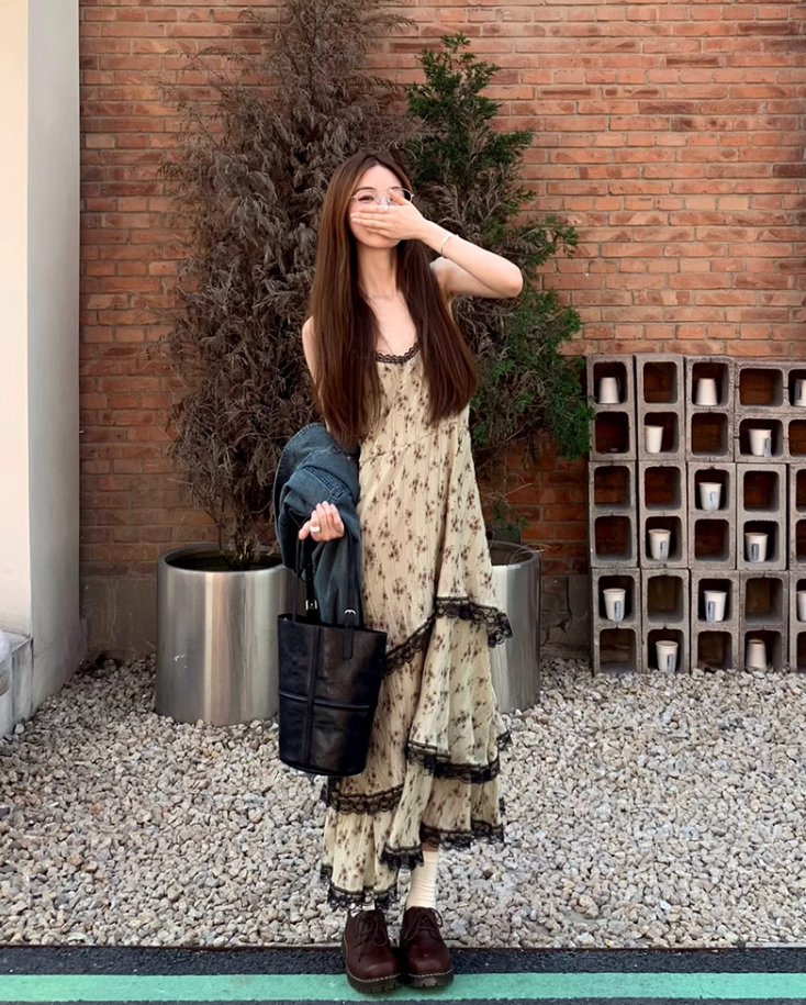 Fairy floral sling cake skirt retro college style v-neck tea break French niche design dress R1733