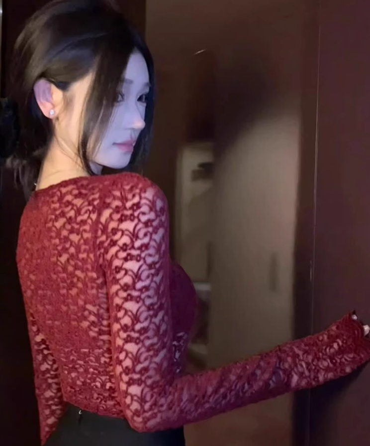 Sexy Royal Sister Style V-neck Lace Top 2025 Large Size Pure Desire Hip Skirt Suit R1240