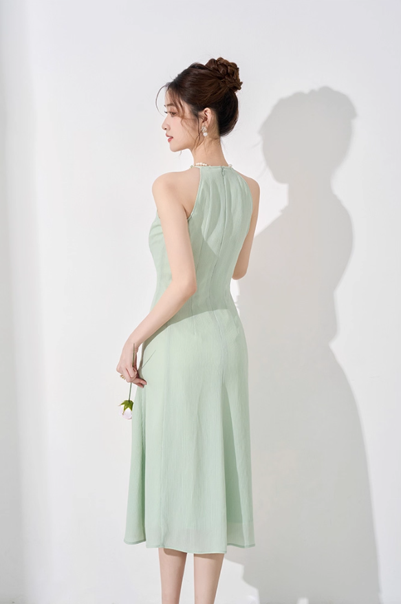 Temperament halterneck dress new summer French waist high-end mid-length skirt R4216