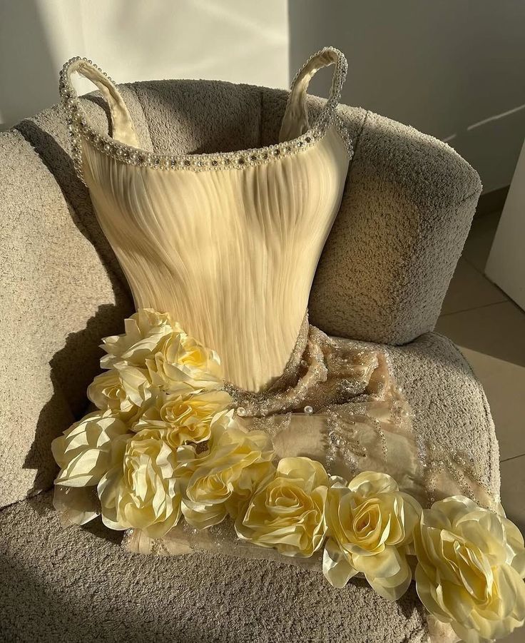 Yellow suspender top with straight skirt with irregular three-dimensional flower design homecoming dress R2579