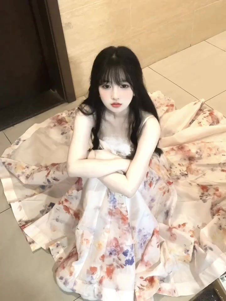 A rich girl's outfit with floral suspender dress, gentle temperament, waisted A-line long skirt R0489