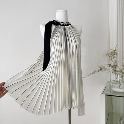 Chanel halter neck top with off-shoulder design makes you look slim and young, elegant and classy R2042