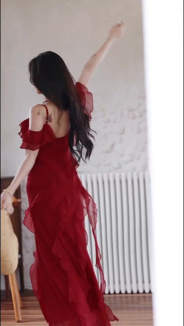 Retro red one-shoulder suspender dress high-end temperament beach dress R0774