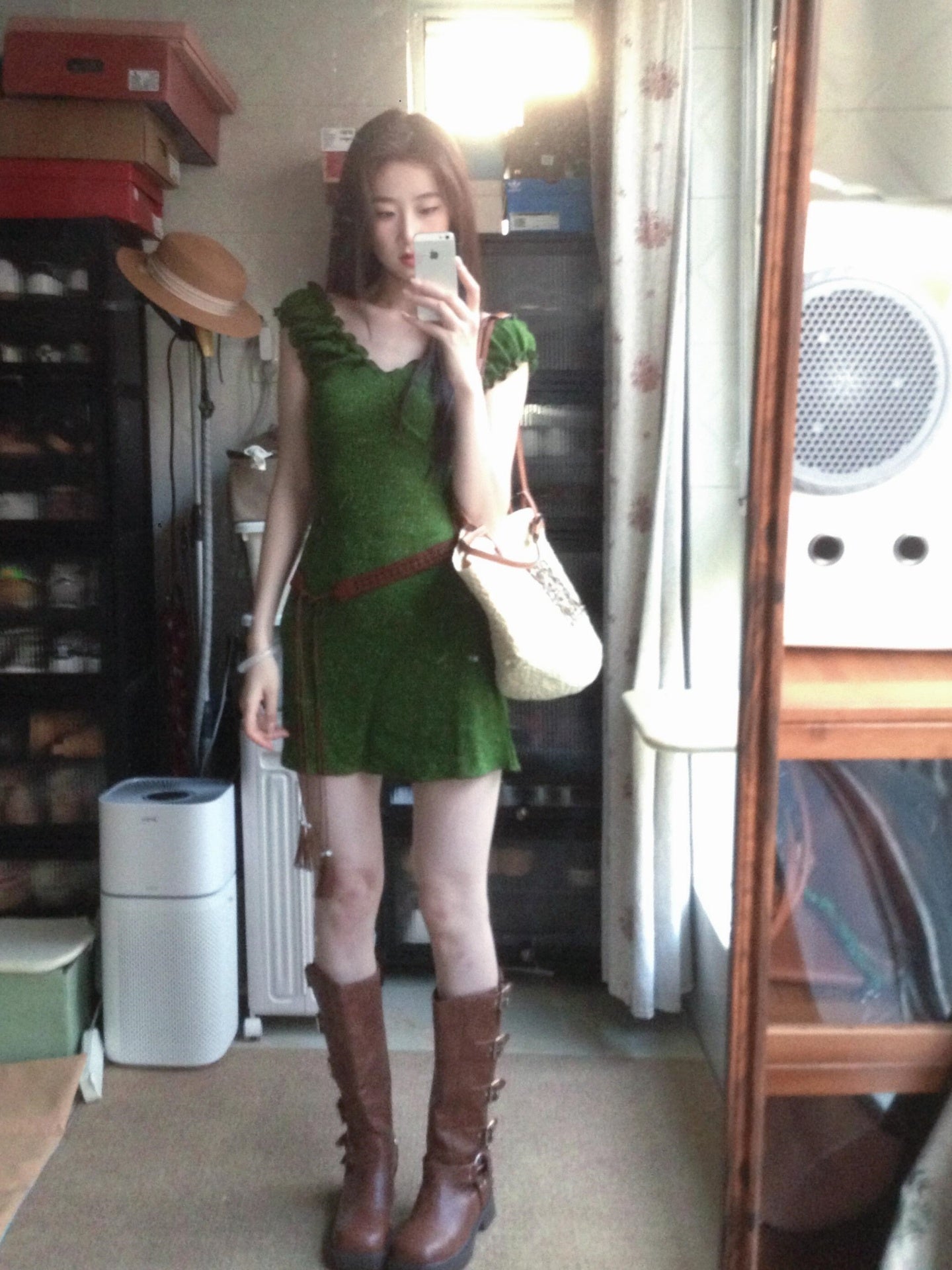 French style beautiful green V-neck sleeveless women's summer high-end temperament short skirt R3591