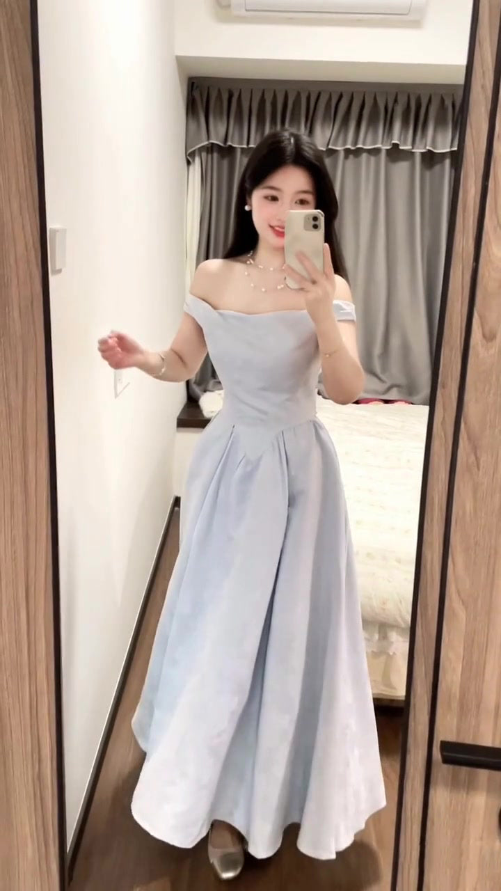 Blue jacquard suspender dress with a slender neckline and a fluffy long skirt. R0524