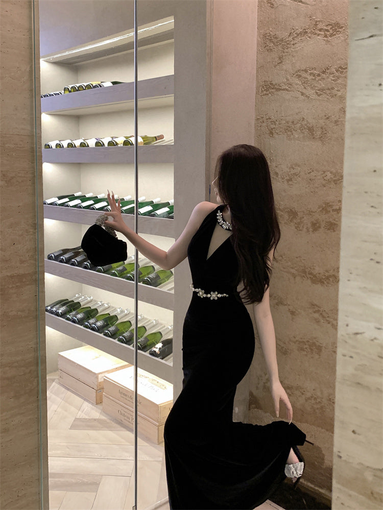 Hepburn style black dress high-end niche temperament heavy fishtail halter neck dress R1774