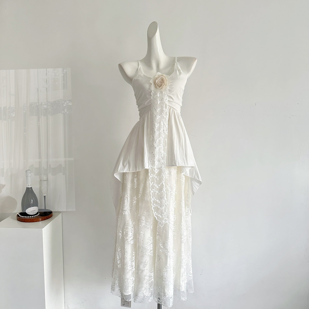 Mist White Tea Gentle Lace Splicing Skirt Suspender Set R2017