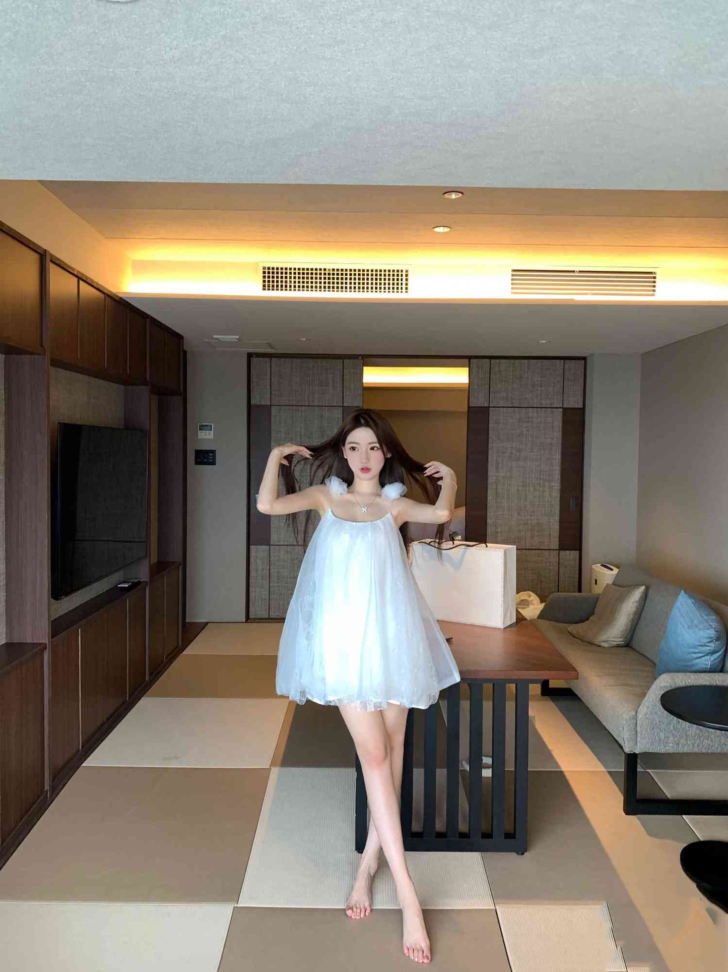 Gentle temperament white suspender dress 2025 new beautiful loose bud short skirt R0777