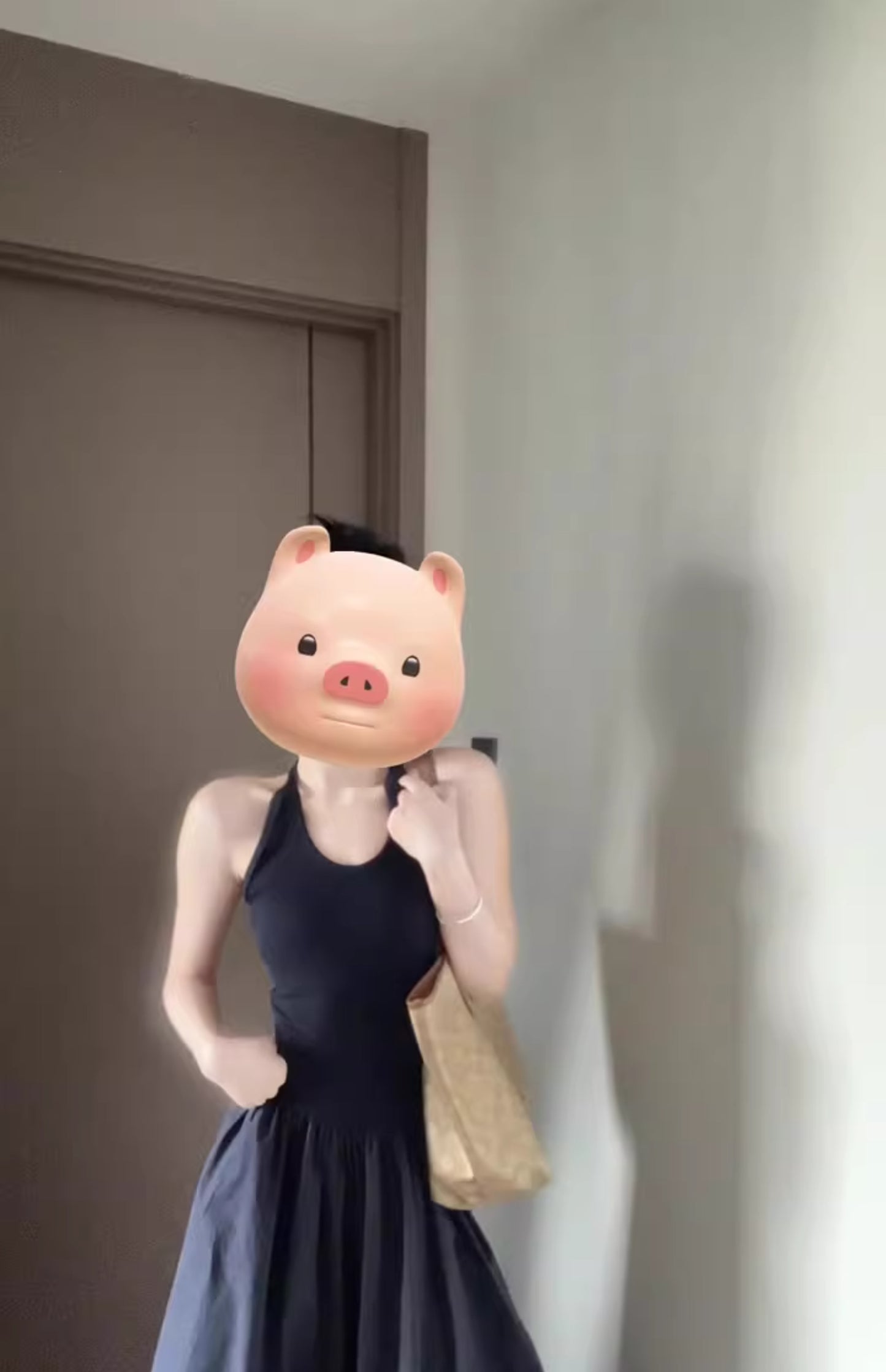 Black dress temperament high-end sleeveless halter neck waist long dress design backless dress R0438