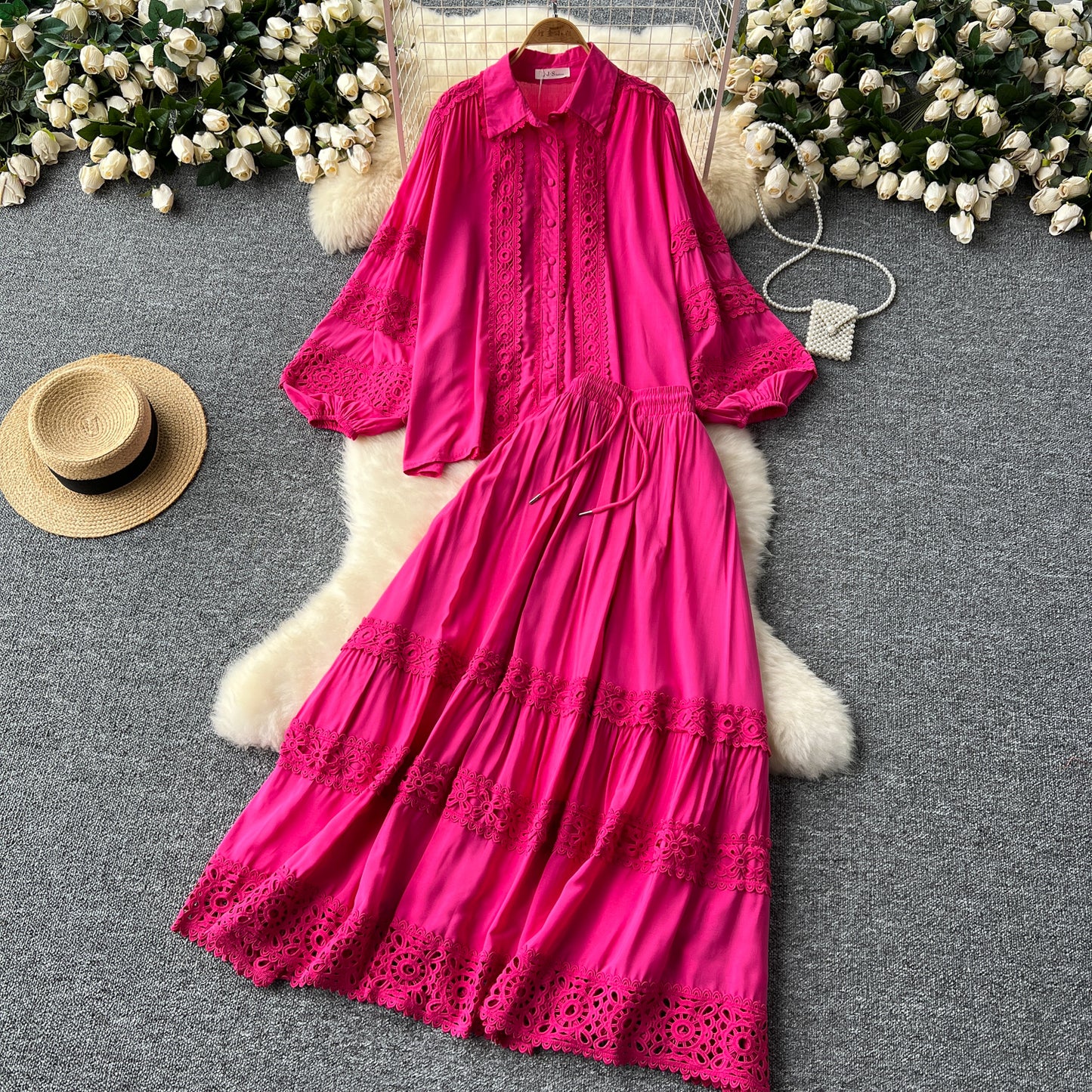 High-grade hollow lace splicing lantern long-sleeved shirt + high-waisted slim-fitting skirt R2258