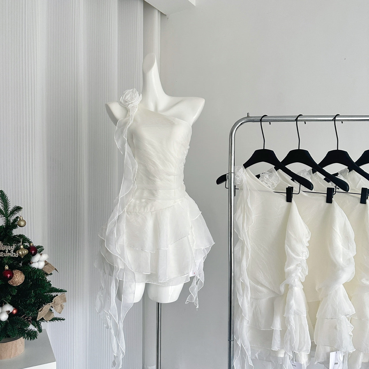 New White Off-shoulder Chiffon Dress Waist Short Fairy Cake Skirt with Flowers R1989