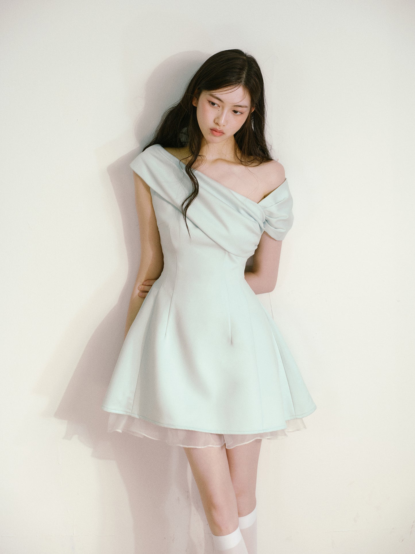 Mint green one-shoulder dress Qianjinfeng niche design unique beautiful waist skirt R5128
