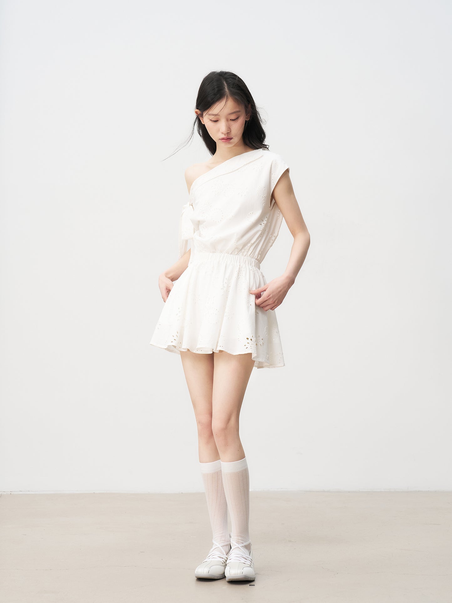 White French hollow flower off-shoulder dress with bow tie design and waist skirt R5131