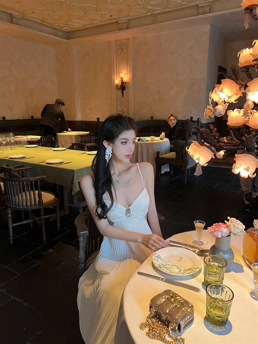 Seaside holiday fairy dress sexy heavy pleated dress white dress pleated long skirt R1601