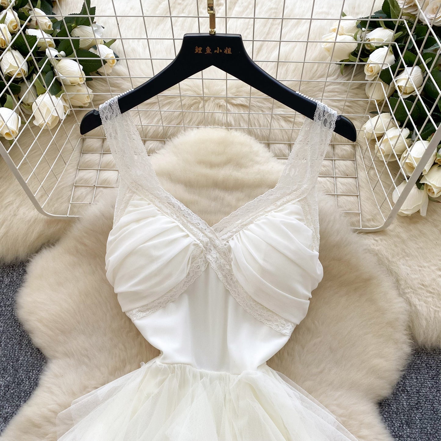 High-grade lace suspenders waist mesh puffy dress French style slim holiday long dress R2349