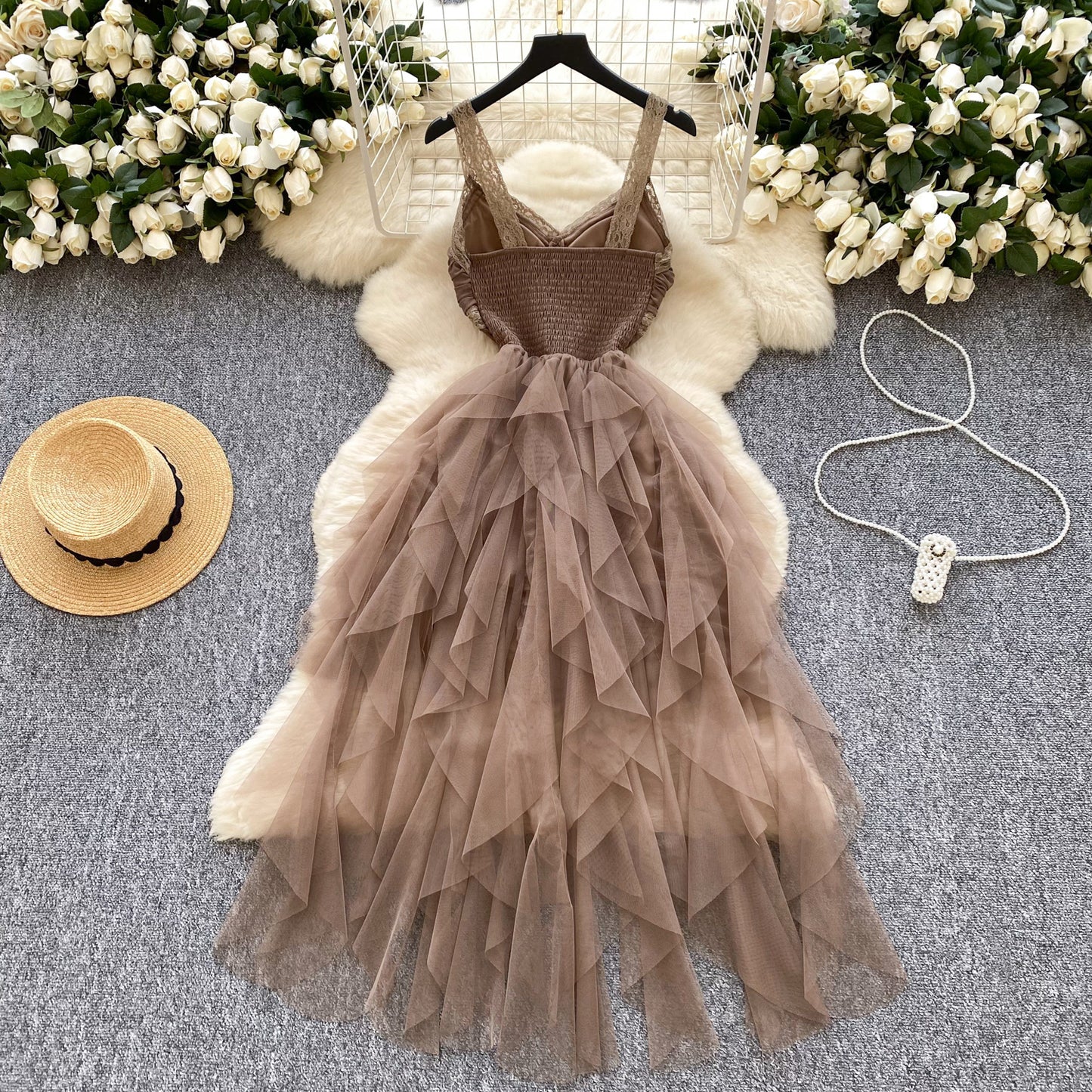 High-grade lace suspenders waist mesh puffy dress French style slim holiday long dress R2349