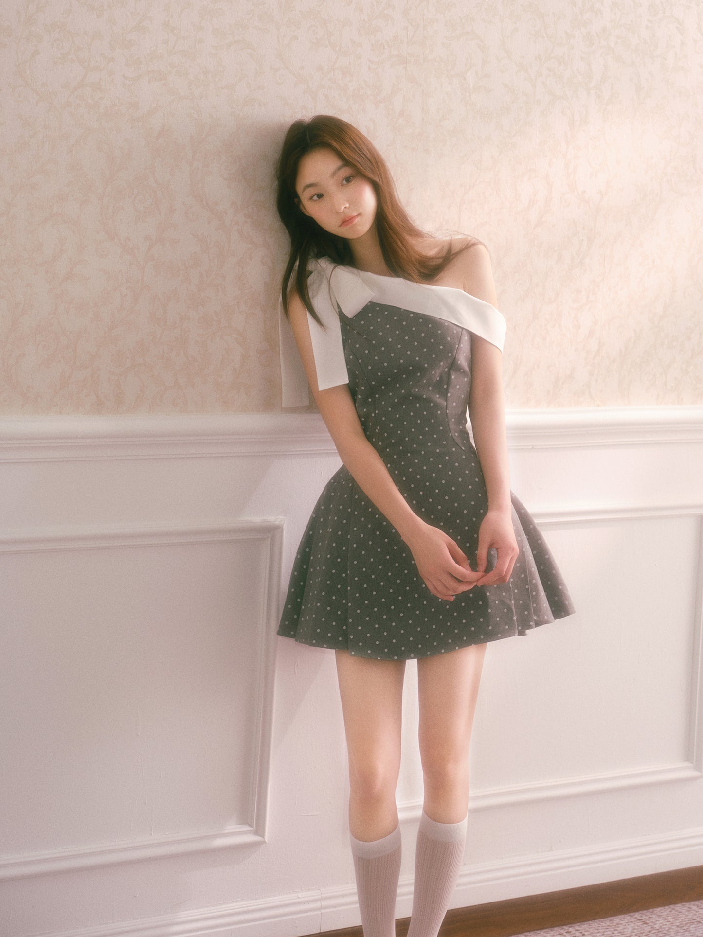 Gray polka dot off-shoulder niche dress with bow tie and waist-hugging puffy miniskirt R5127