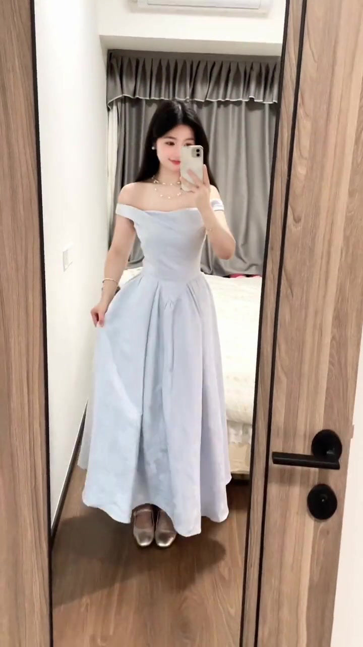 Blue jacquard suspender dress with a slender neckline and a fluffy long skirt. R0524