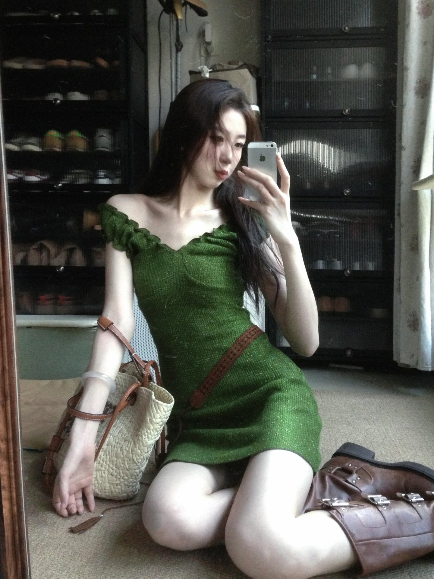 French style beautiful green V-neck sleeveless women's summer high-end temperament short skirt R3591