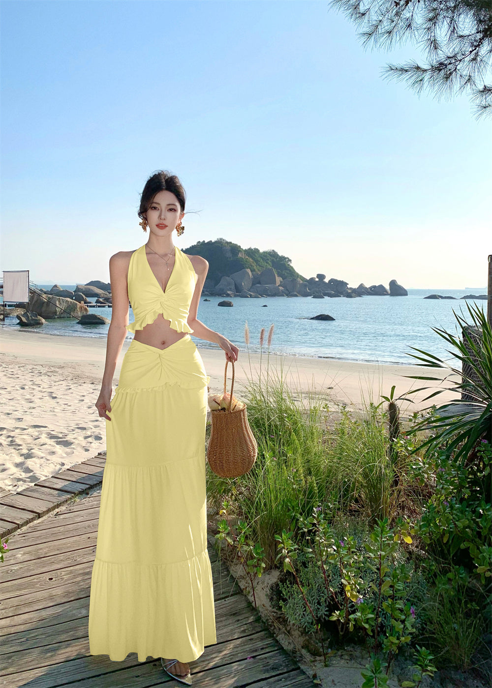 Beautiful outfit set V-neck halter top skirt sexy holiday style two-piece suit R0652