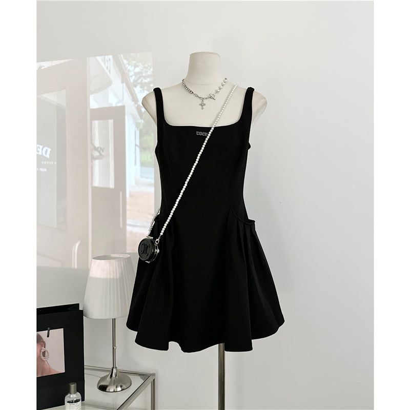 Sexy hot girl little black dress Hepburn style square neck suspender dress French high-end dress R0029
