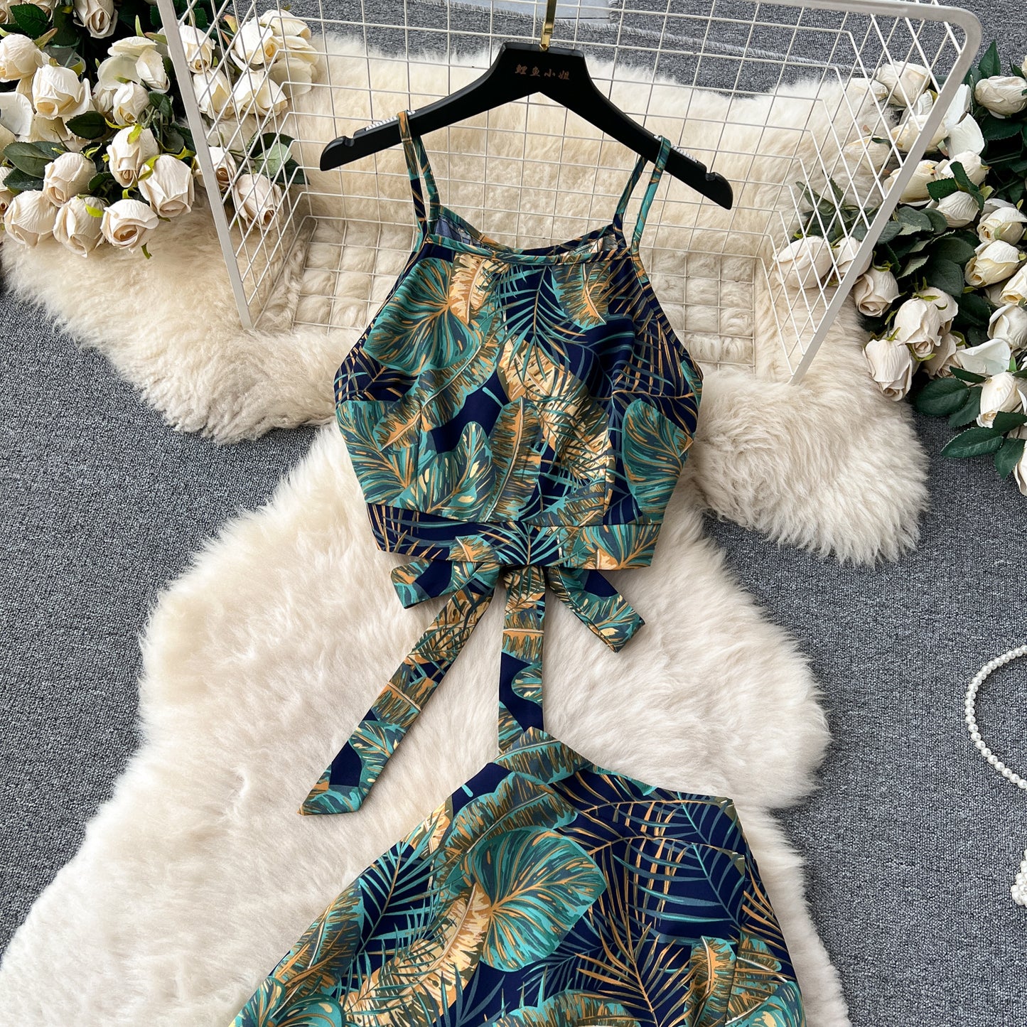 Pure desire hot girl suit strap navel-exposing short sling + slit big swing skirt R2231