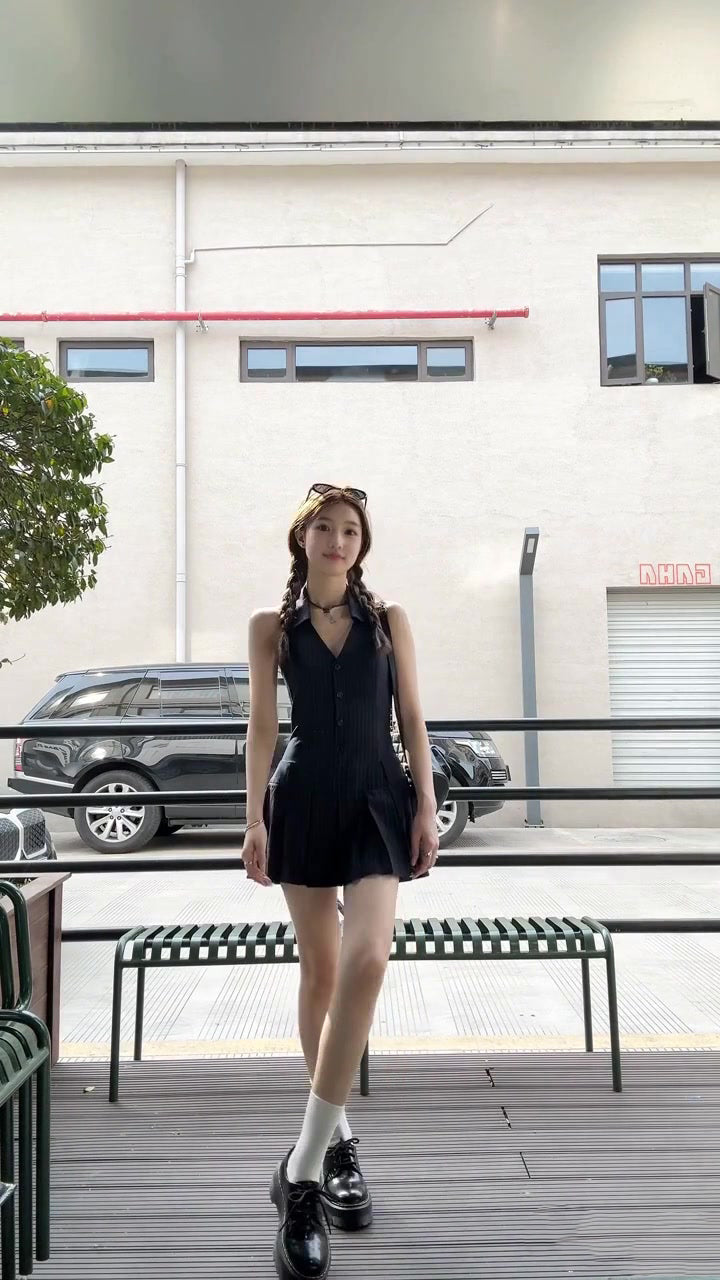 Hot girl halter neck dress chic waist a-line pleated short skirt R0583